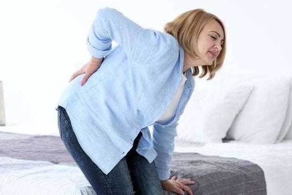 女性腰疼症状有哪些（女性腰疼的几种可能）