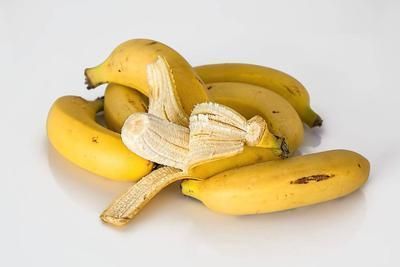 婴儿几个月能吃香蕉（几个月的婴儿可以吃香蕉香蕉怎么吃?）
